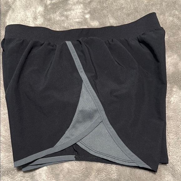 Under Armour Women's Black Running Shorts - Picture 3 of 7